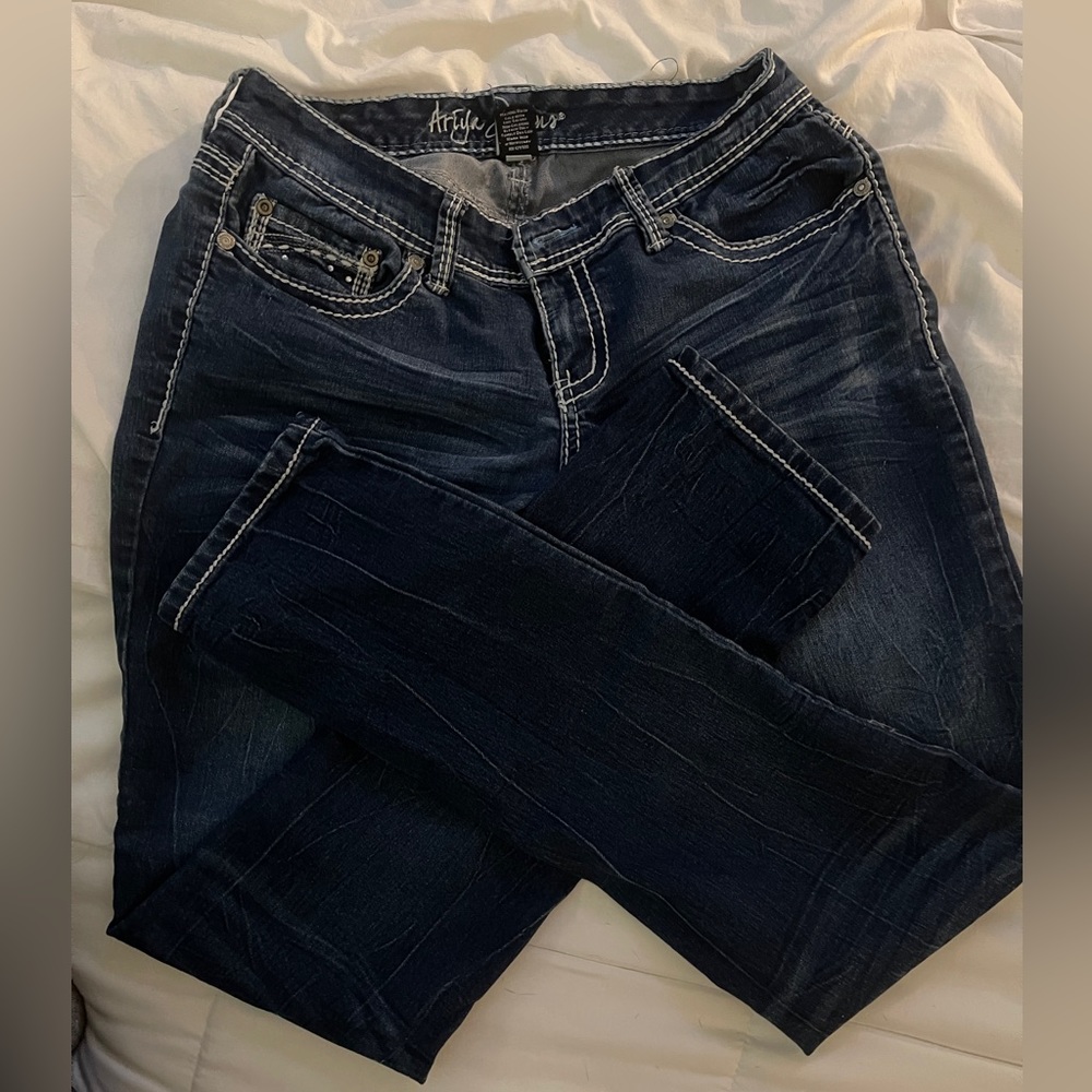 Super Cute Ariya Jeans Skinny Low Rise Jeans with White Stitching. Size 11/12